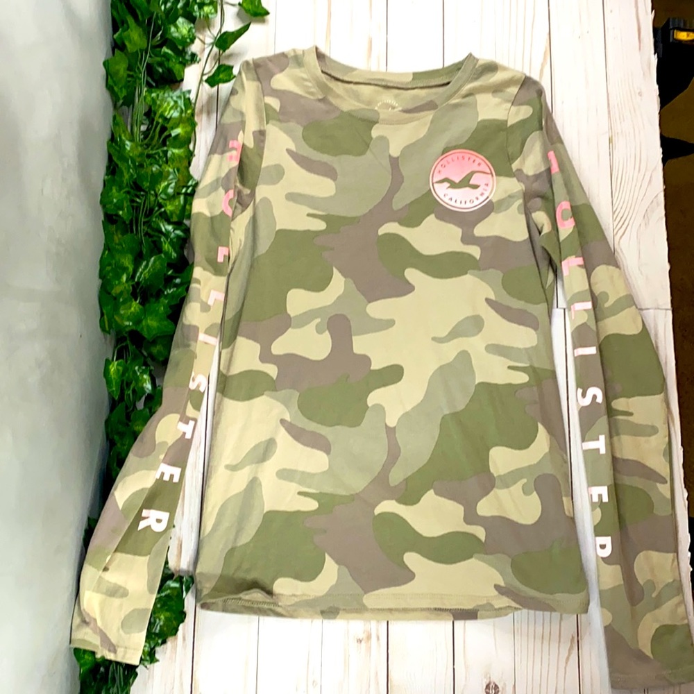 Hollister Graphic Tee - XS